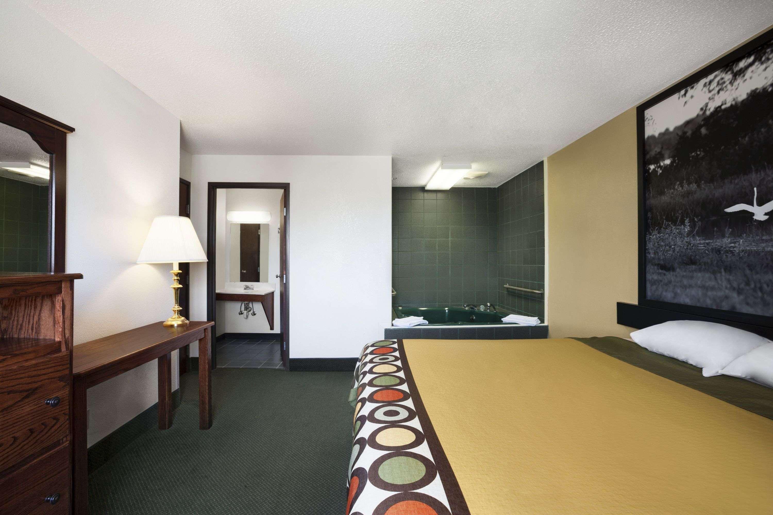 Super 8 By Wyndham Bowling Green Exterior foto