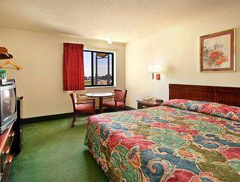 Super 8 By Wyndham Bowling Green Habitación foto